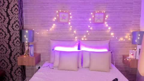 CatalinnaThompson online show from January 29, 2025, 12:02 pm