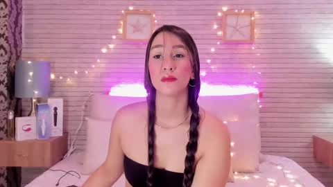 CatalinnaThompson online show from February 12, 2025, 12:01 pm