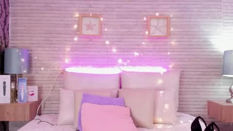 CatalinnaThompson online show from February 13, 2025, 3:03 pm