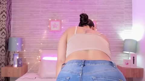 CatalinnaThompson online show from March 1, 2025, 12:01 pm