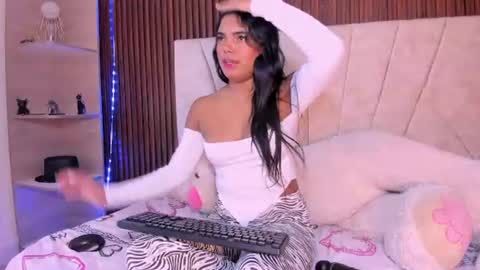 Snapshot of catalleya_f chatting on June 21, 2026, 8:00 pm catalleya_f online show from June 21, 2026, 8:00 pm