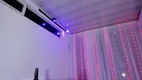 Call me Cata  online show from November 25, 2025, 3:28 am