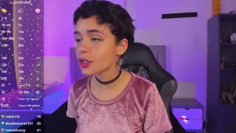 Cat  online show from February 9, 2025, 9:39 pm