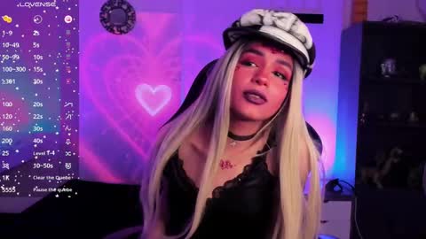 Cat  online show from February 14, 2025, 8:37 pm