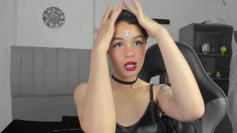 Cat  online show from February 17, 2025, 9:19 pm