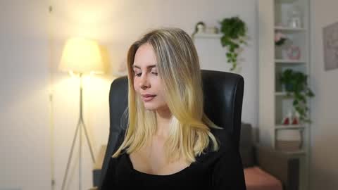 catecrago  online show from November 5, 2025, 9:20 am