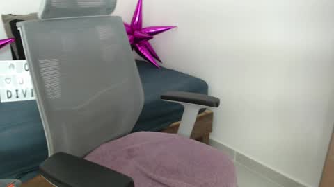 katerine online show from April 1, 2026, 2:56 am