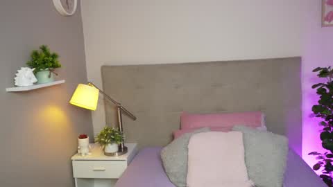 Caterine Zapata  online show from December 15, 2024, 3:24 am