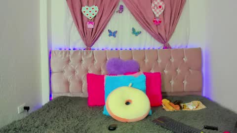 catherine_and_tara online show from June 7, 2026, 7:39 pm