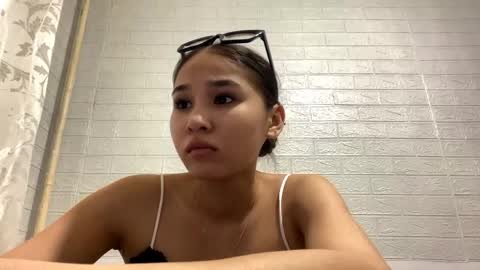 catherinepirs online show from April 28, 2026, 4:23 pm