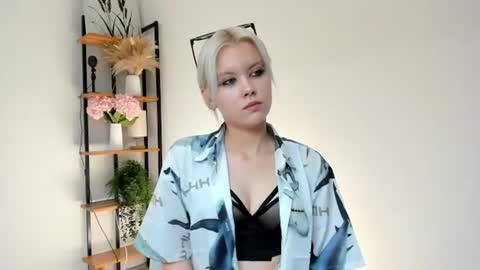 Snapshot of cathiearzabala chatting on June 25, 2026, 11:04 am Mia online show from June 25, 2026, 11:04 am