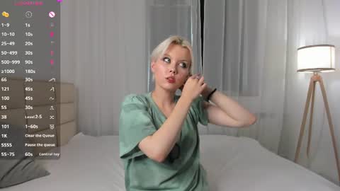 Snapshot of cathiearzabala chatting on July 10, 2026, 11:02 am Mia online show from July 10, 2026, 11:02 am
