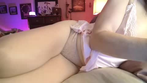 Snapshot of catnips_cabaret chatting on June 5, 2026, 1:56 am some call me djcatnips some call me CC but i love it when you call me miss catnips online show from June 5, 2026, 1:56 am