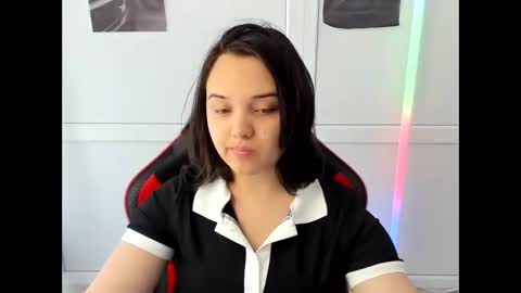 Snapshot of catrine_cute chatting on May 24, 2026, 6:51 am Catrine online show from May 24, 2026, 6:51 am