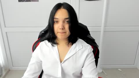 Snapshot of catrine_cute chatting on May 26, 2026, 6:42 am Catrine online show from May 26, 2026, 6:42 am