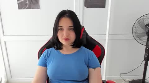 Snapshot of catrine_cute chatting on June 4, 2026, 6:52 am Catrine online show from June 4, 2026, 6:52 am