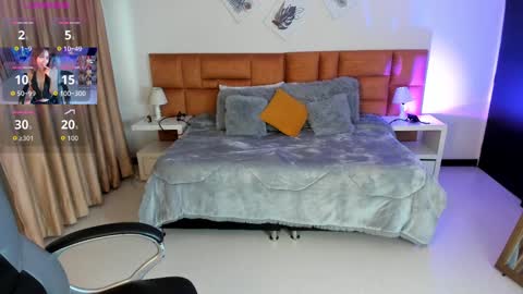 catti_brie_ online show from October 31, 2025, 11:44 am