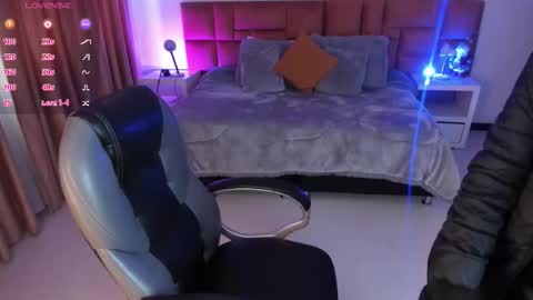 catti_brie_ online show from November 25, 2025, 11:54 am