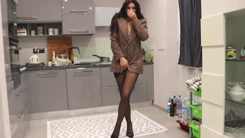 catty online show from February 12, 2025, 8:18 pm