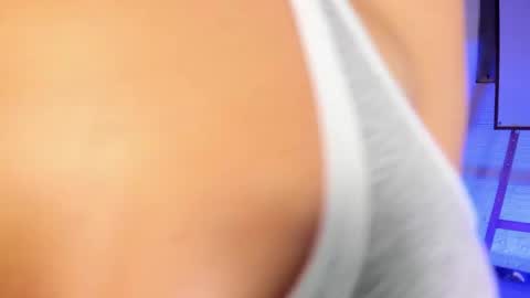 catvalentinee_ online show from December 4, 2024, 6:11 am