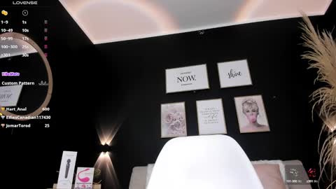 catvalentinee_ online show from December 31, 2024, 1:36 am