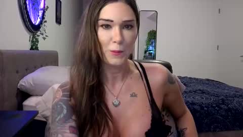 Cayla online show from November 14, 2025, 2:10 am