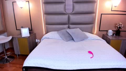 caylincollins online show from February 7, 2025, 7:49 pm