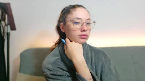 Snapshot of cb_ivanna chatting on May 4, 2026, 5:03 am Ivanna online show from May 4, 2026, 5:03 am