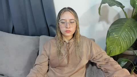 ccuteass online show from December 3, 2024, 11:55 am