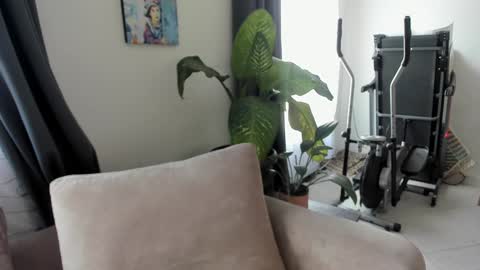 ccuteass online show from December 4, 2024, 2:37 pm