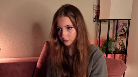 Lina  online show from September 19, 2025, 7:36 pm