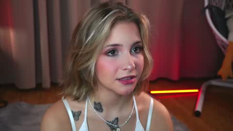 Lina  online show from June 4, 2026, 7:09 pm