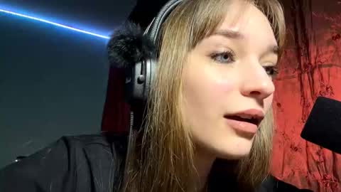 Lily online show from November 12, 2025, 3:12 pm