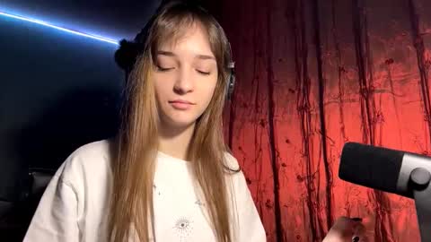 Lily online show from November 15, 2025, 12:02 pm