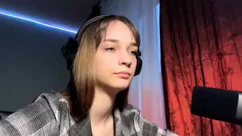 Lily online show from November 18, 2025, 12:20 pm