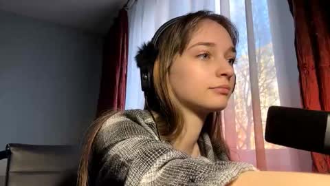 Lily online show from November 19, 2025, 12:05 pm