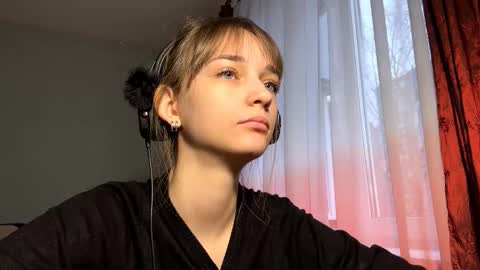 Lily online show from November 21, 2025, 12:04 pm