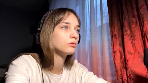 Lily online show from December 3, 2025, 12:03 pm