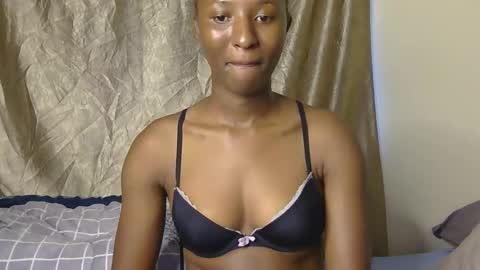 Snapshot of cee_queen chatting on May 21, 2026, 2:46 pm cee_queen online show from May 21, 2026, 2:46 pm