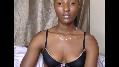 Snapshot of cee_queen chatting on June 11, 2026, 2:53 am cee_queen online show from June 11, 2026, 2:53 am