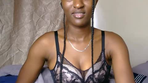Snapshot of cee_queen chatting on June 18, 2026, 9:47 am cee_queen online show from June 18, 2026, 9:47 am