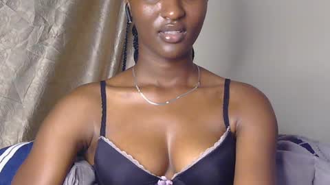 Snapshot of cee_queen chatting on June 25, 2026, 5:56 am cee_queen online show from June 25, 2026, 5:56 am