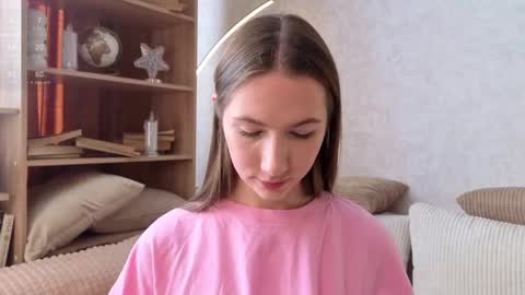 Josie Manesi online show from September 9, 2025, 6:24 am