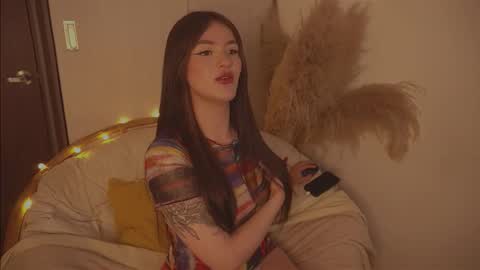 Diane Independent model online show from November 13, 2025, 8:52 pm