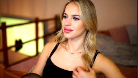 Snapshot of celeste_www chatting on May 2, 2026, 8:08 am Sunflower online show from May 2, 2026, 8:08 am