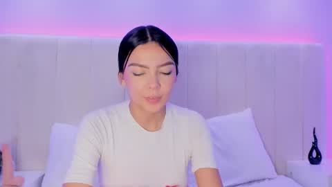 celestebellmont online show from December 4, 2025, 2:59 pm