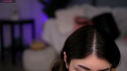 Chleo online show from March 19, 2026, 6:06 am