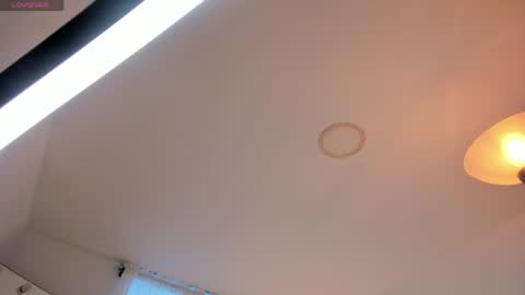 Ari online show from April 17, 2026, 8:23 pm