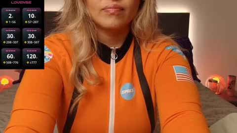 Celia online show from October 31, 2025, 5:03 pm