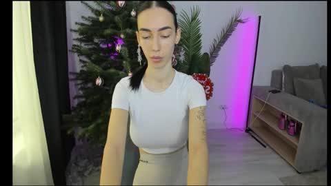 Celine Roxelle online show from November 18, 2025, 11:58 am